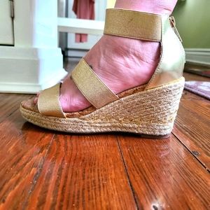 Michael Kors sandal wedge gold 6.5